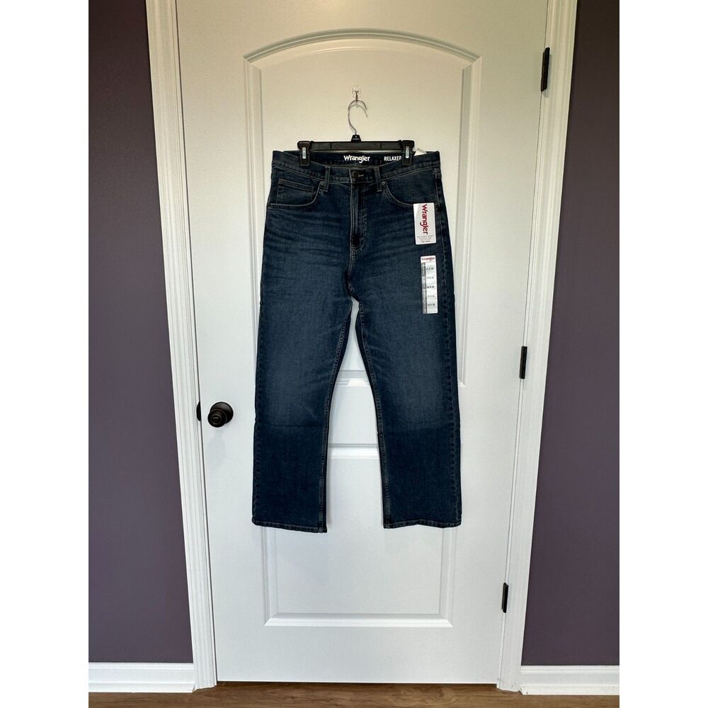 NWT Wrangler Relaxed Bootcut Mens Jeans Size 33 x 30